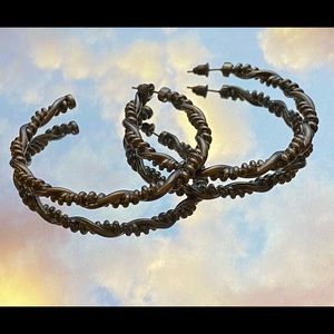 4 pairs of gray hoop earrings